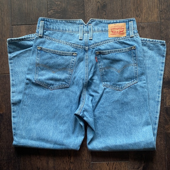 Levi’s high waisted mom jeans, button fly, size 29 - Picture 3 of 5